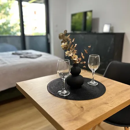 Ar Tahiti Black Apartment Kosice